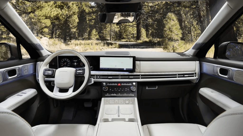 Interior do Hyundai Santa Fe 2025 com destaque para o painel digital