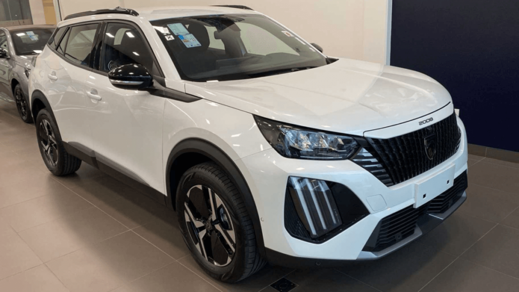 Peugeot 2008 simbolizando a eletrificação leve mais acessível